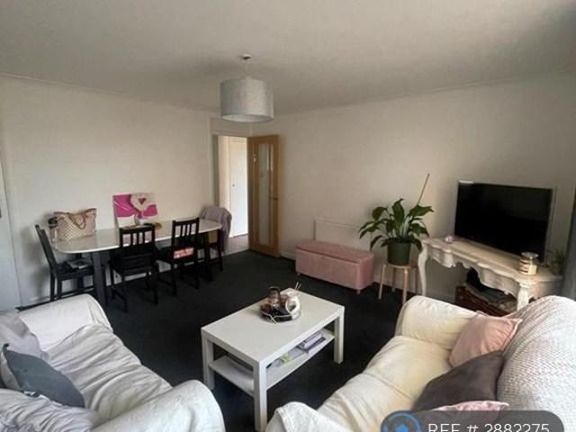 Apartment for rent in Daws Hill, Cressex