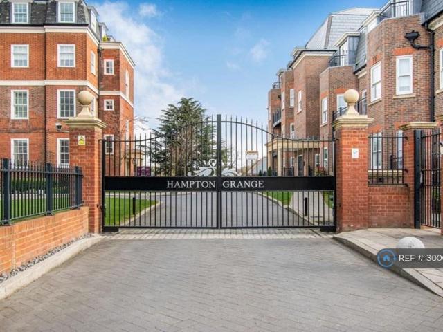 Flat for rent in Widmore, Greater London