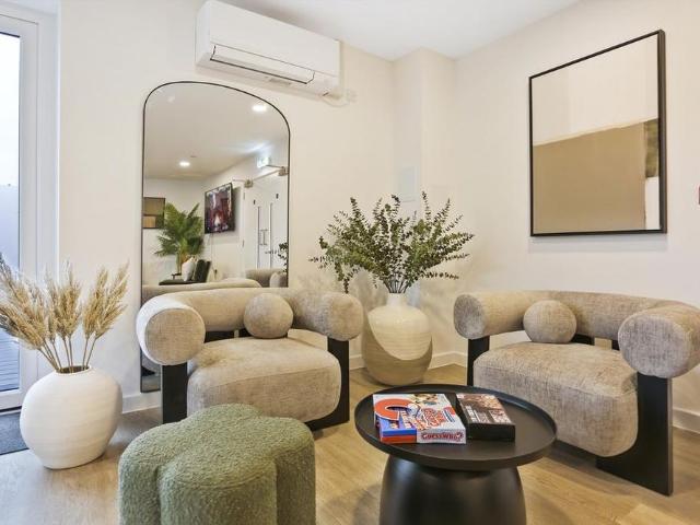 Apartment for rent in Ashley Park, Surrey