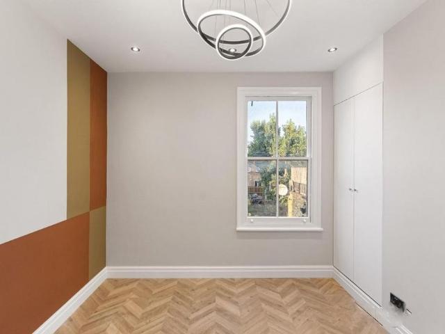 Apartment for rent in Dudden Hill, Greater London