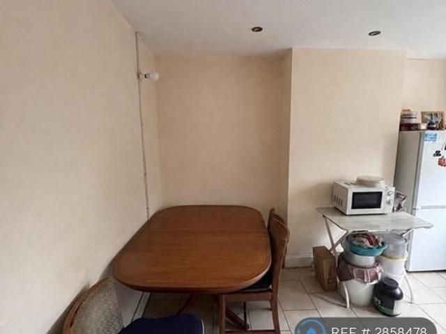Apartment for rent in London Borough of Hounslow, Heston