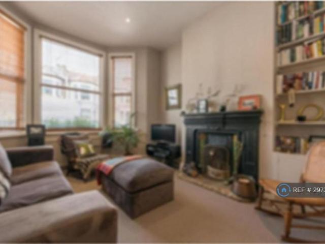 Apartment for rent in Brondesbury, Greater London