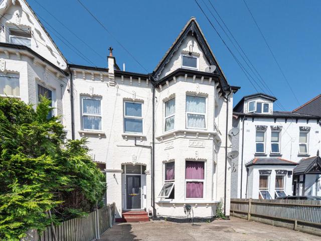 Flat for rent in London Borough of Croydon, Selhurst
