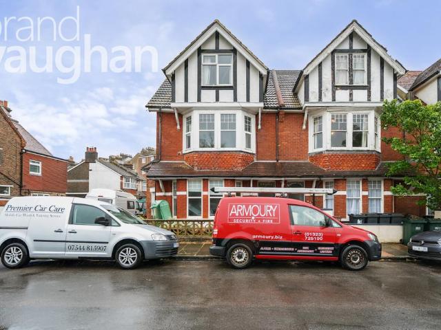Flat for rent in Roselands, Eastbourne