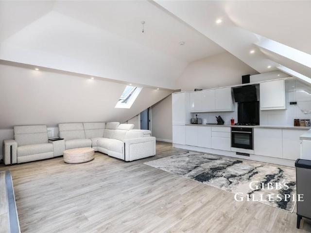 Flat for rent in Ickenham, Greater London