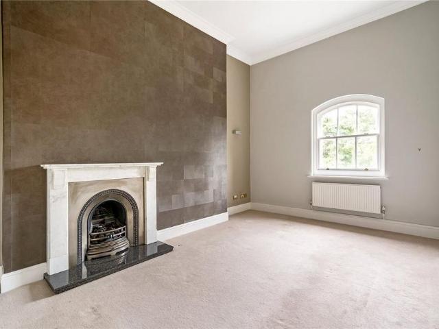 Apartment for rent in Blackhills, Surrey