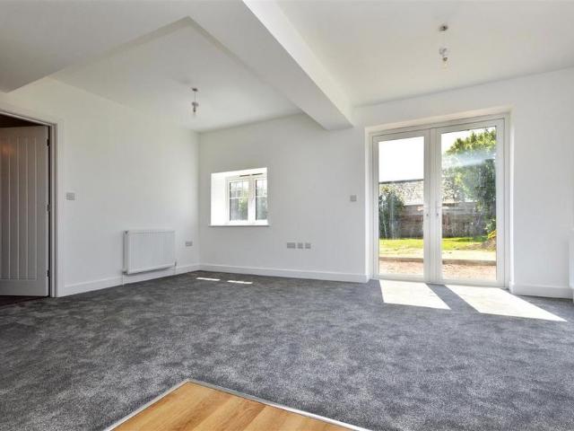 Apartment for rent in Cross In Hand, East Sussex