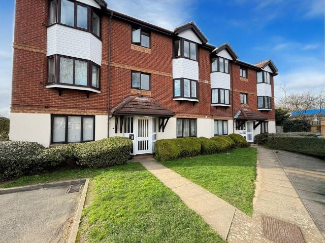 Flat for rent in London Borough of Hounslow, Greater London
