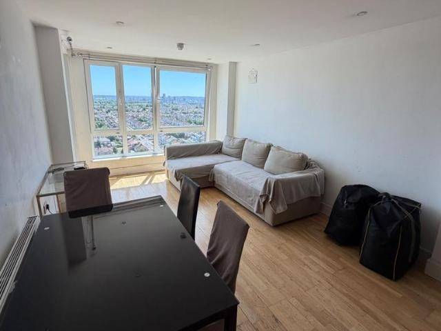 Flat for rent in Seven Kings, Greater London