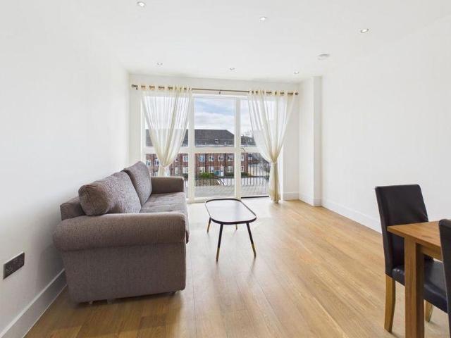 Apartment for rent in Greenhill, Greater London