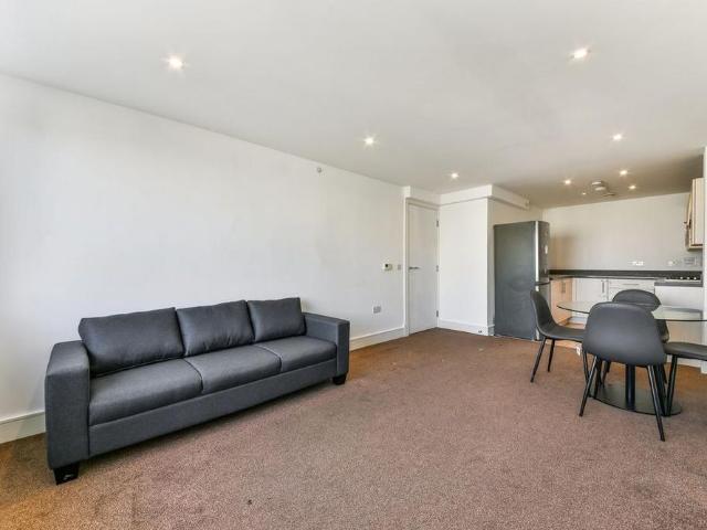 Apartment for rent in Stanwell, Spelthorne