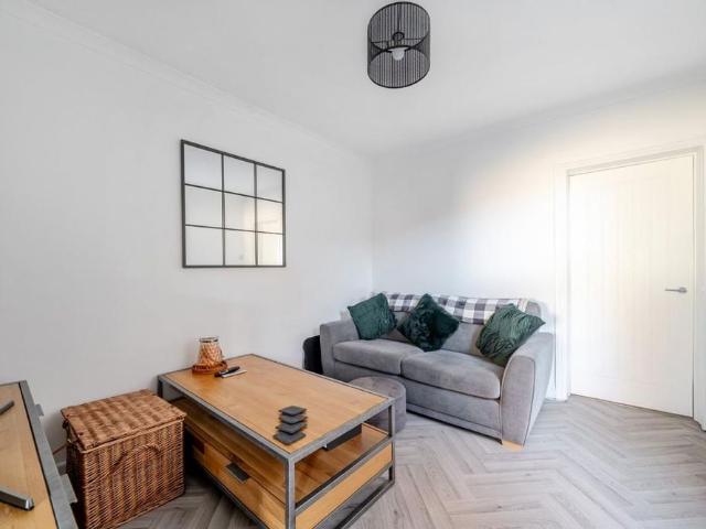 Apartment for rent in Holybourne, East Hampshire