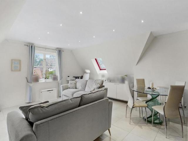 Apartment for rent in Harrow On The Hill, Greater London