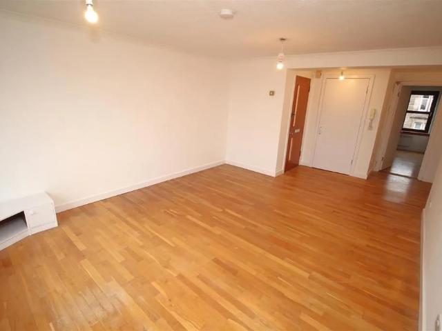 Apartment for rent in Cardwell Bay, Gourock