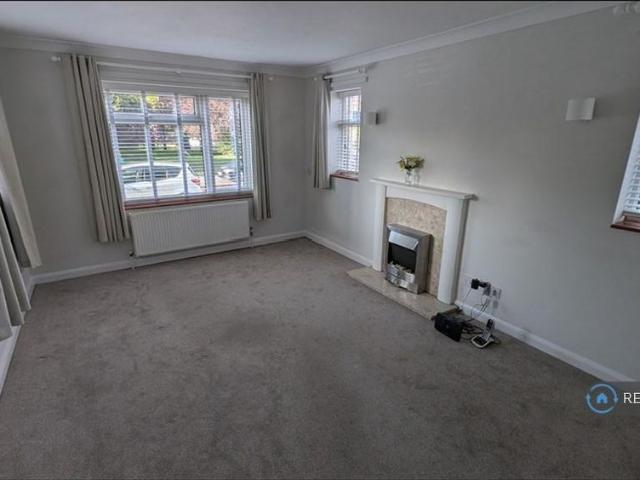 Apartment for rent in Horsell, Woking