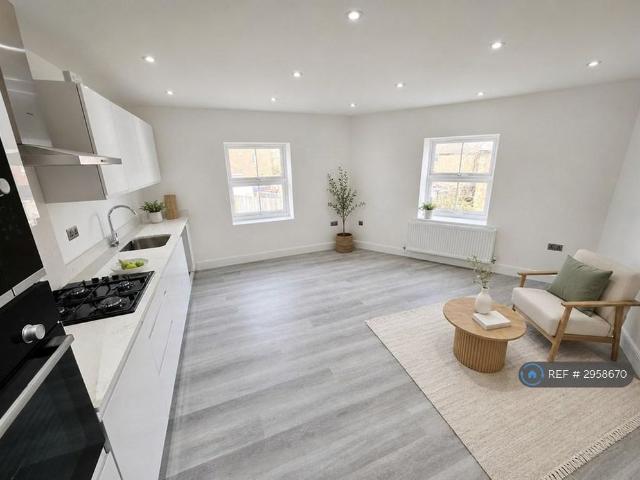 Apartment for rent in Horsell, Woking