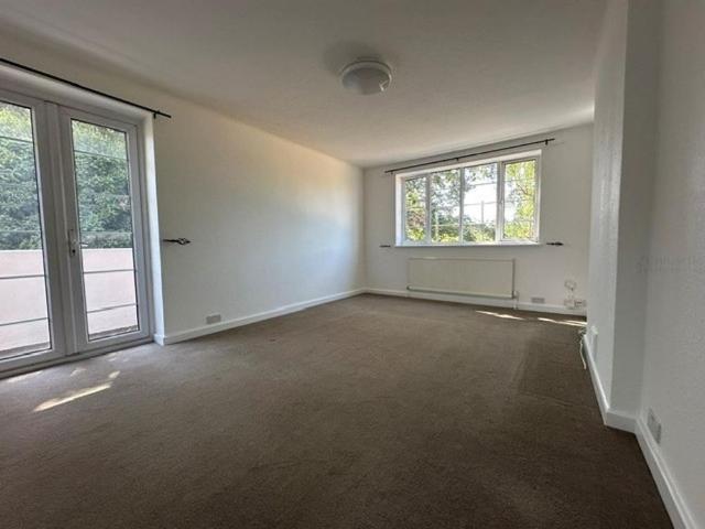 Apartment for rent in Woodcote, Epsom