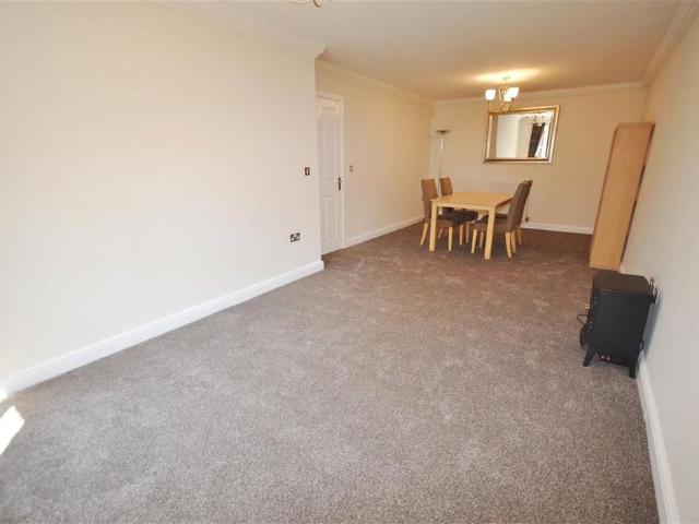 Apartment for rent in Hough Green, Two Mills