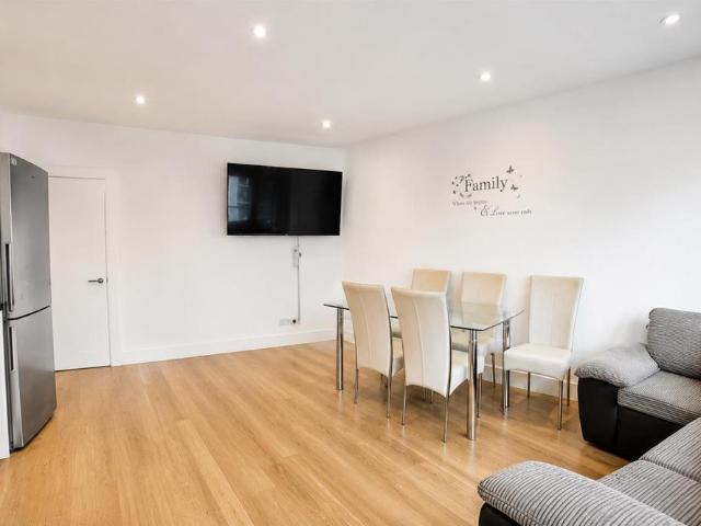 Apartment for rent in Elstree and Borehamwood, Borehamwood