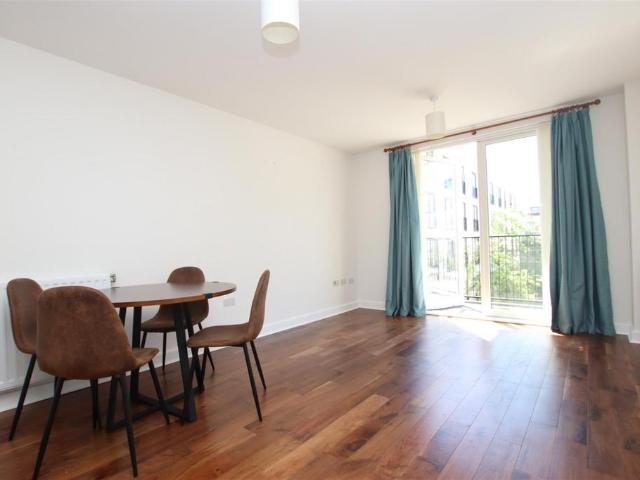 Flat for rent in East Twerton, Dulcote