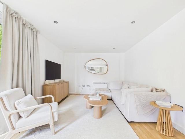 Apartment for rent in Heol-las, Surrey