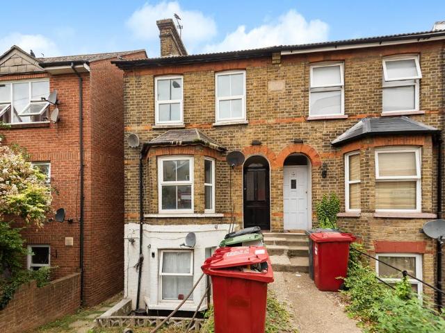 Flat for rent in Slough