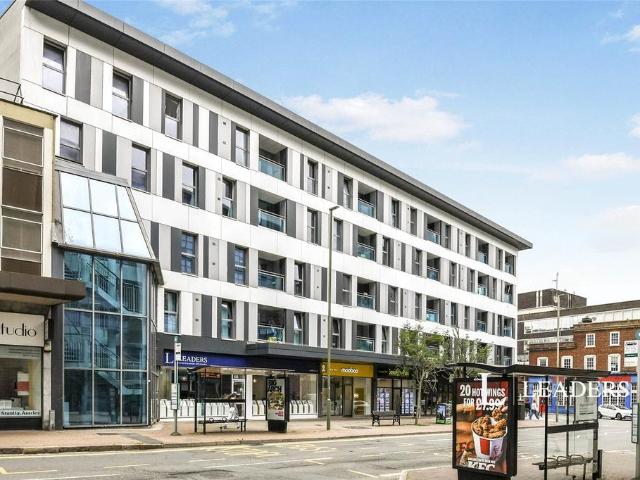 Flat for rent in Red Hill, Surrey