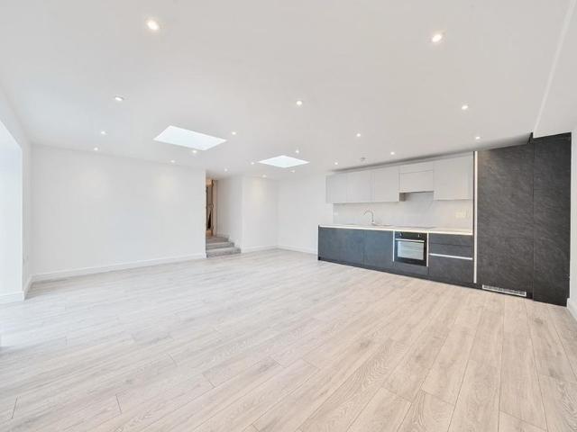 Apartment for rent in Reigate, Reigate and Banstead
