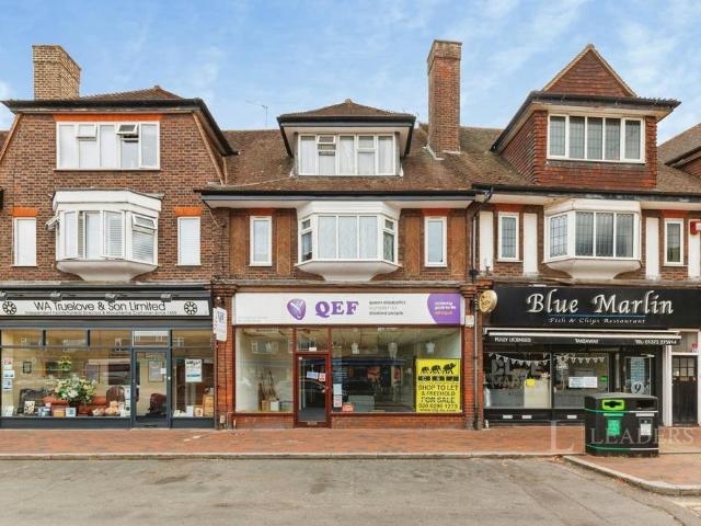 Flat for rent in Pachesham Park, Surrey