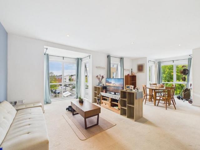 Apartment for rent in Kennet Island, Reading
