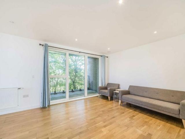 Apartment for rent in London Borough of Ealing, Hanwell