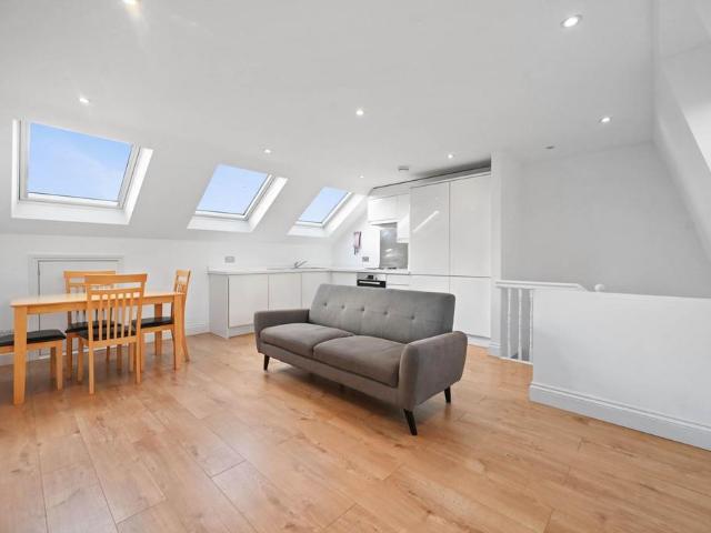 Flat for rent in Shepherd's Bush, Greater London