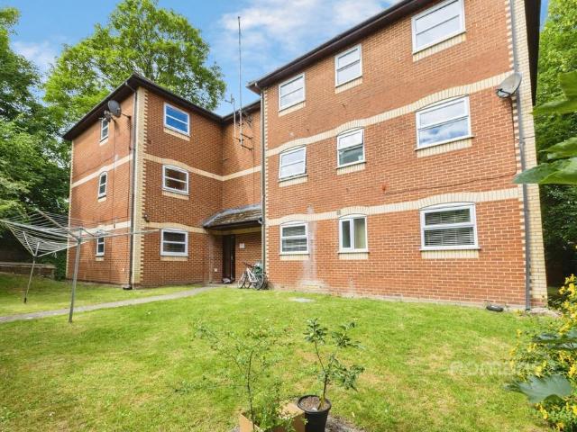 Flat for rent in Reading