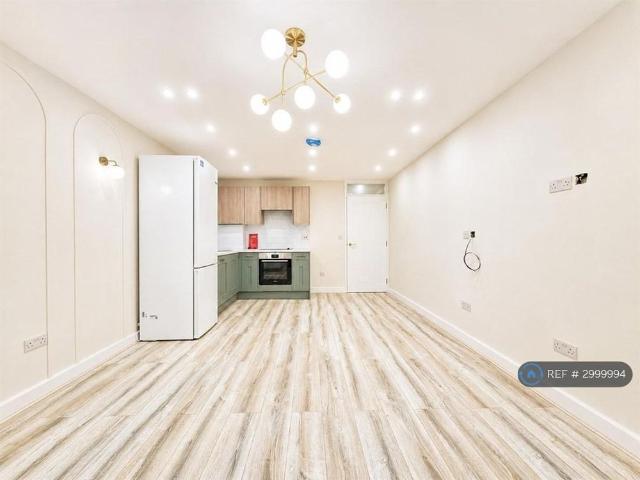 Apartment for rent in Pachesham Park, Surrey