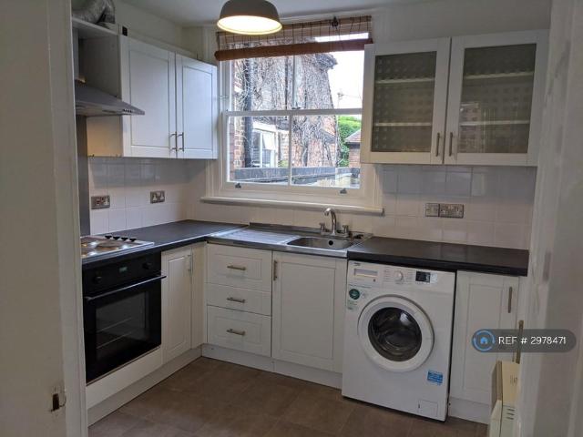 Flat for rent in Holloway Hill, Fole