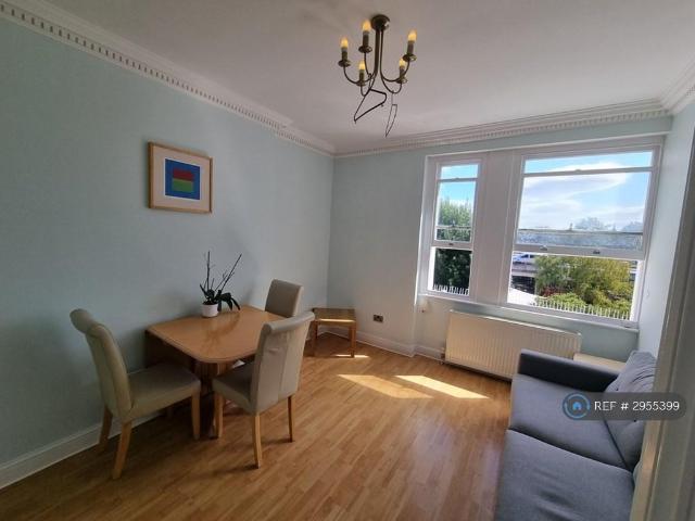 Flat for rent in North Kensington, Greater London