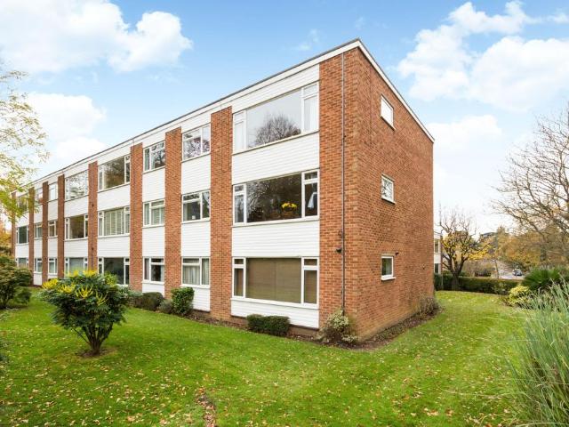 Flat for rent in Blackhills, Surrey