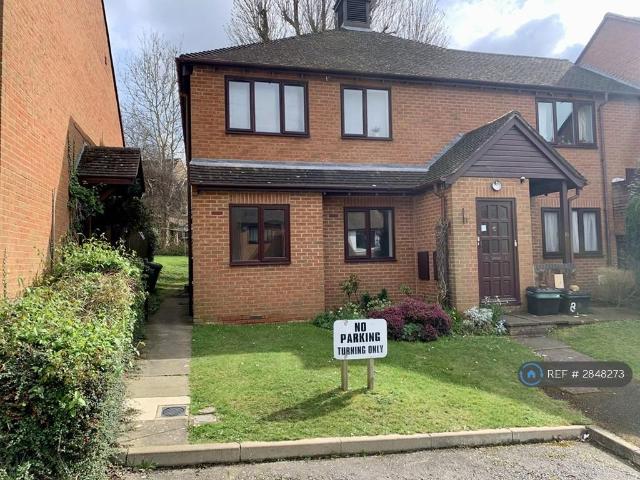 Flat for rent in Totteridge, Cressex