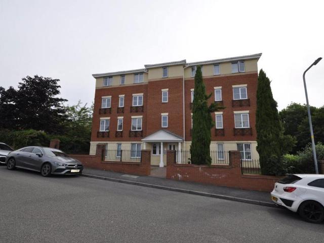 Flat for rent in Cherry Orchard, Fold Hill