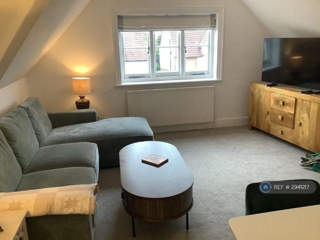 Apartment for rent in Blackhills, Surrey