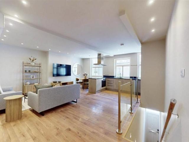 Apartment for rent in South Kensington, Greater London