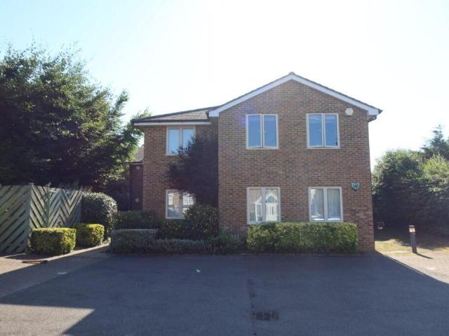 Flat for rent in Hook Green, Hamerton
