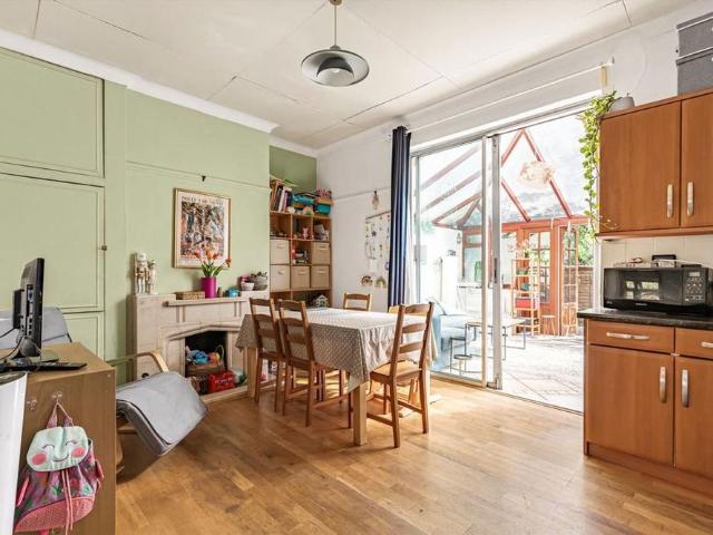 Apartment for rent in Hampton Hill, Greater London