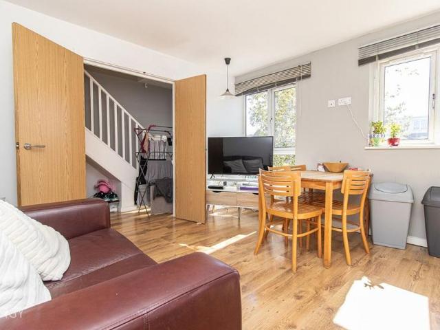 Apartment for rent in Falcon Lodge, Wales