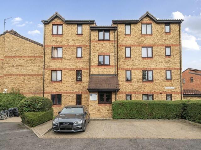 Flat for rent in London Borough of Lewisham, Greater London
