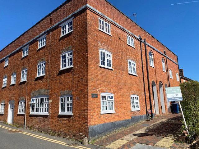 Flat for rent in Fole, Surrey