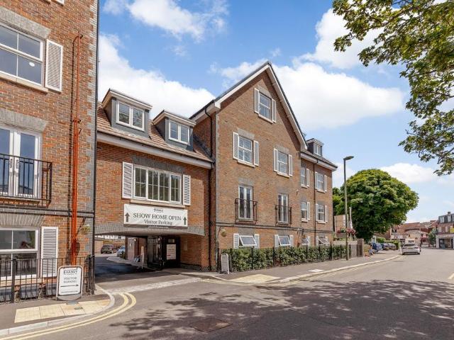 Flat for rent in Blackhills, Surrey
