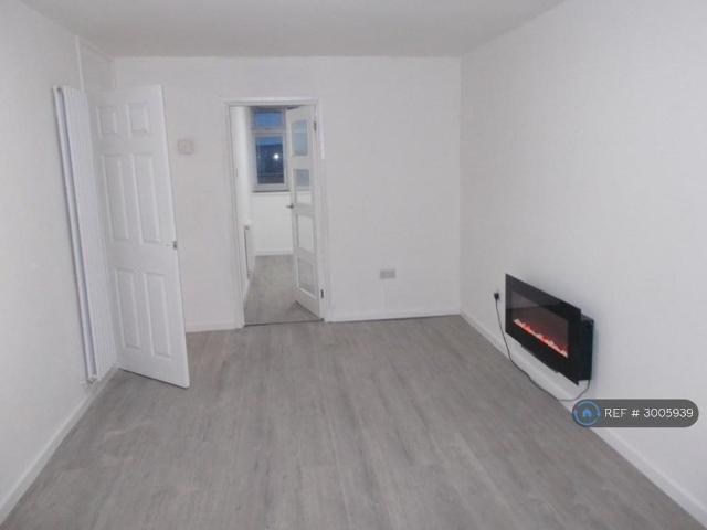 Apartment for rent in Griff, Camp Hill