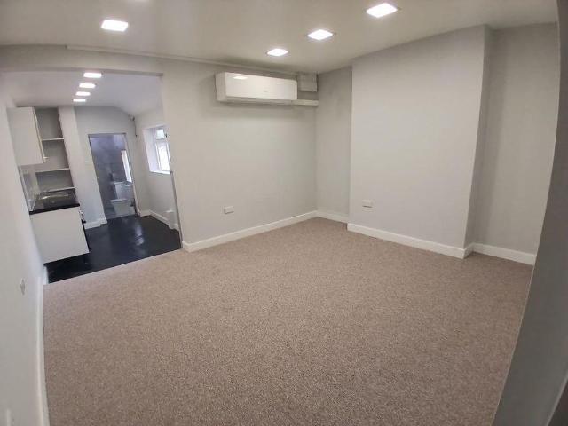 Apartment for rent in West End, Old Wharf