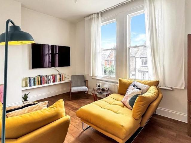 Apartment for rent in London Borough of Croydon, Waddon